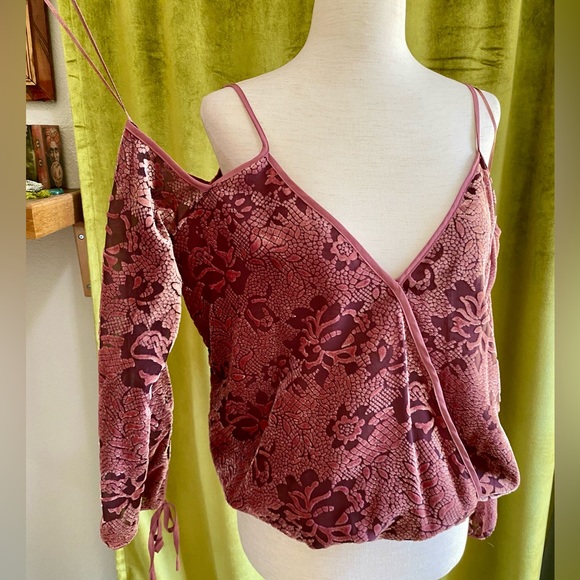 Guess Brand Renaissance Inspired Velvet Blouse, Floral, Purple, Cold Shoulder - Picture 3 of 17